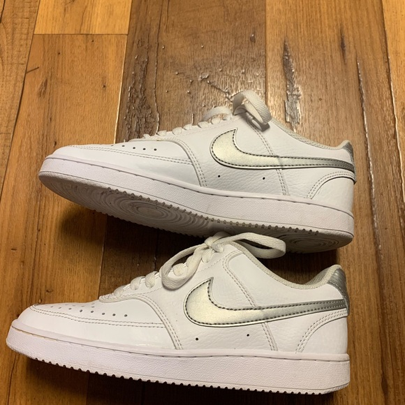 Nike Air Max Excee Athletic Sneakers Leather Size 7 Women’s or Youth EUC - Picture 6 of 9